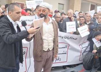 وقفة حاشدة للصحافيين في الرباط عشية الجمعة.. صوت المهنة يعلو من جديد