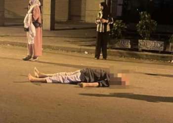 كان في طريقه لأداء صلاة الفجر.. سيارة لنقل العمال تنهي حياة مسنّ