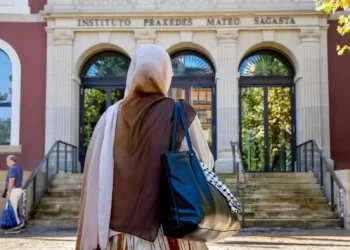 في إطار حملة “هجرة منظمة”.. دعوات في برشلونة لحظر النقاب وتشديد الرقابة على المهاجرين