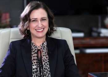 وزيرة السياحة فاطمة الزهراء عمور في مرمى الانتقادات بعد ترويجها لفندق خاص بالرباط
