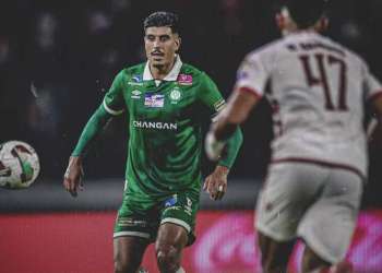 الرجاء الرياضي يحقق فوزاً ثميناً على الكوكب المراكشي بهدف قاتل في الوقت بدل الضائع