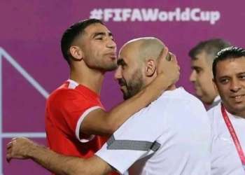 بعد تتويجه بالبالون دور الإفريقي… الركراكي يطمئن على حكيمي ويؤكد ضرورة راحته قبل كأس إفريقيا