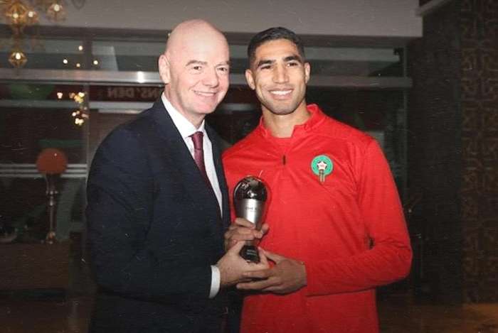 حكيمي يتوَّج في الرباط نجم مغربي في قلب التشكيلة المثالية للعالم 