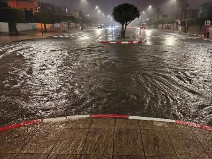 أمطار غزيرة تغرق شوارع سلا وتسلّط الضوء مجدداً على هشاشة البنية التحتية