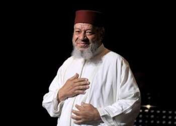 عبد الهادي بلخياط… رحيل “القمر الأحمر” وصوتٍ شكّل الوجدان المغربي