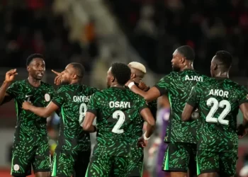 النسور النيجيرية تصل الرباط وسط أجواء من السرية قبل نصف نهائي كأس أمم إفريقيا