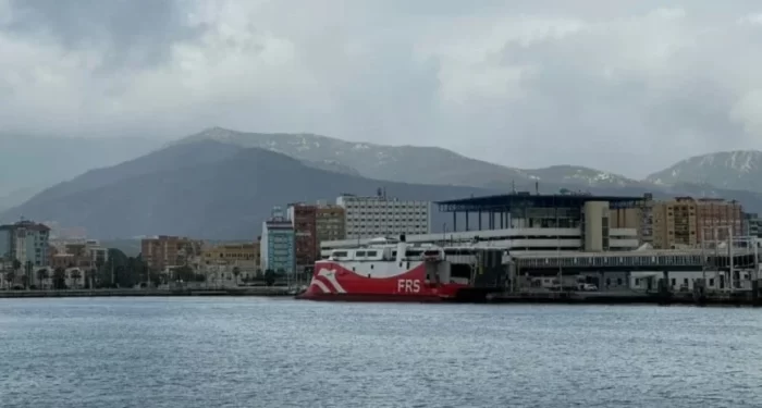 سوء الأحوال الجوية يوقف الرحلات البحرية بين طريفة وطنجة