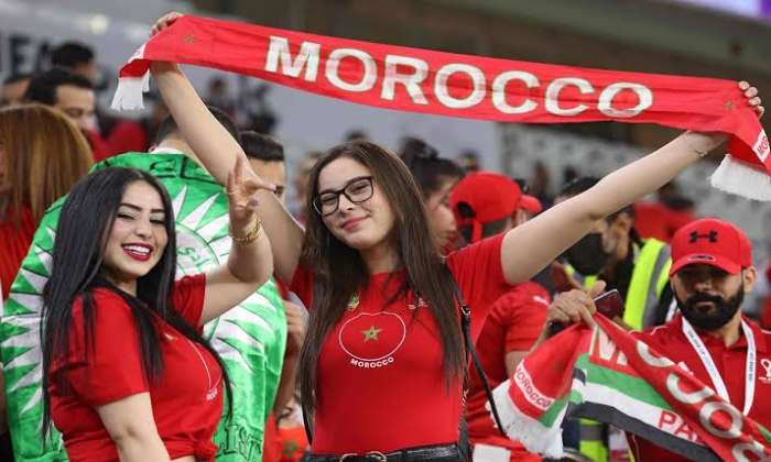 من الهامش إلى قلب المدرجات.. كيف أعادت النساء تشكيل مشهد التشجيع الكروي بالمغرب؟