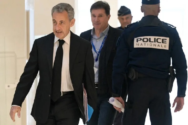 ساركوزي. يوميات سجين. 6..موكبي إلى السجن ذكرني بموكب رئيس فرنسا الدي كُـنتُـه..