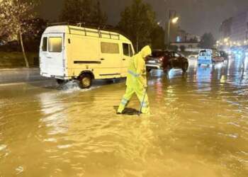أمطار غزيرة تغرق شوارع القنيطرة وتتسبب في اضطراب حركة السير