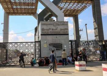 تشغيل تجريبي لمعبر رفح: عودة دفعة من الفلسطينيين إلى غزة وسط حصار متواصل