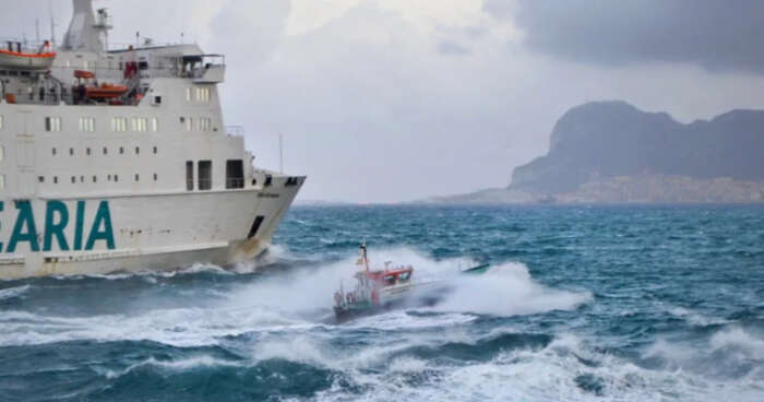 سوء الأحوال الجوية وتوقف الموانئ.. شبح نقص الوقود يلوح في المغرب