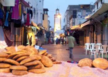 المهن الموسمية في رمضان… فرص عمل مؤقتة تنتعش في الأسواق الشعبية