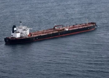 انفجارات تعقبها نيران… غرق ناقلة غاز روسية قبالة السواحل الليبية