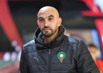 وليد الركراكي يقترب من تجربة تدريبية جديدة في الدوري الإنجليزي