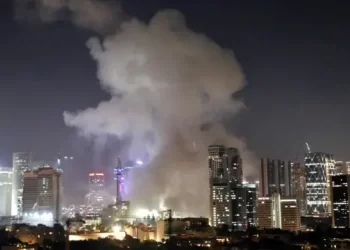 الحرس الثوري الإيراني يستهدف مطار بن غوريون وقاعدة جوية إسرائيلية بالصواريخ
