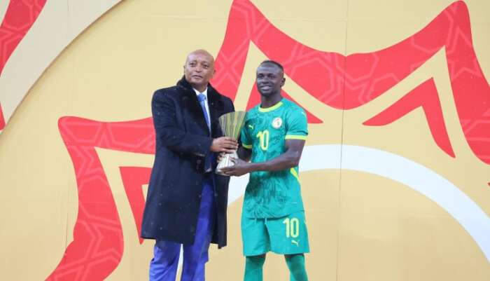 الكاف يطالب ماني بإعادة جائزة الأفضل ويمنحها لدياز بعد قرار نهائي "الكان