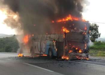 حريق يلتهم حافلة لنقل المسافرين بين طنجة وتطوان