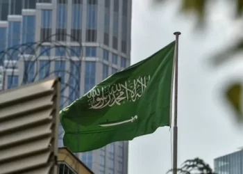 السعودية تعترض مسيّرات وصاروخا باليستيا استهدفت منشآت ومواقع داخل المملكة
