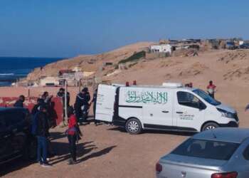 البحر يلفظ جثتين في شاطئ “سيرميكا ” وتم إنقاذ شخص بالفنيدق