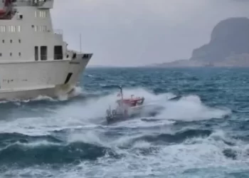 اضطرابات جوية توقف الرحلات البحرية بين طريفة وطنجة