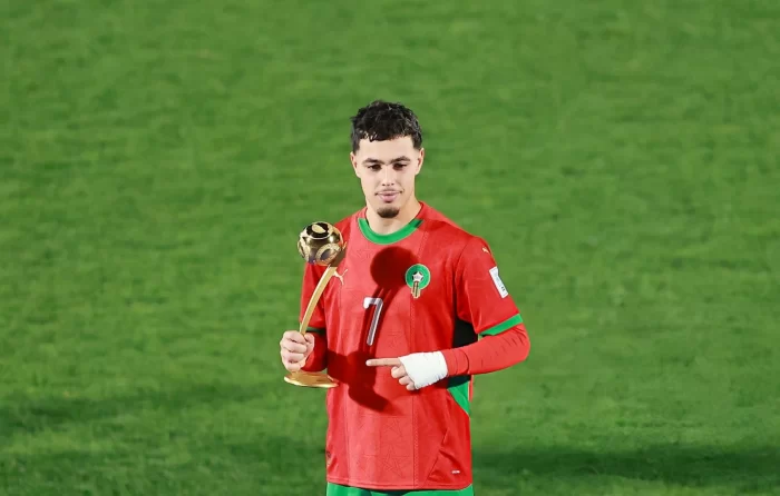 عثمان معما يكشف سر رفضه تبادل القمصان.. الحذر قبل المجاملة 