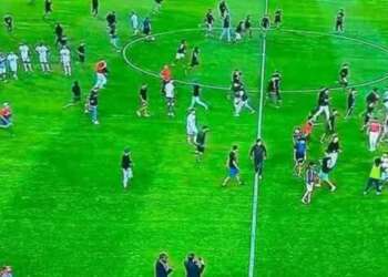 فوضى بملعب المسيرة تؤخر انطلاق مواجهة أولمبيك آسفي واتحاد العاصمة