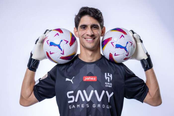 جدل واسع بعد إقصاء الهلال.. الجماهير المغربية تنتصر لياسين بونو 