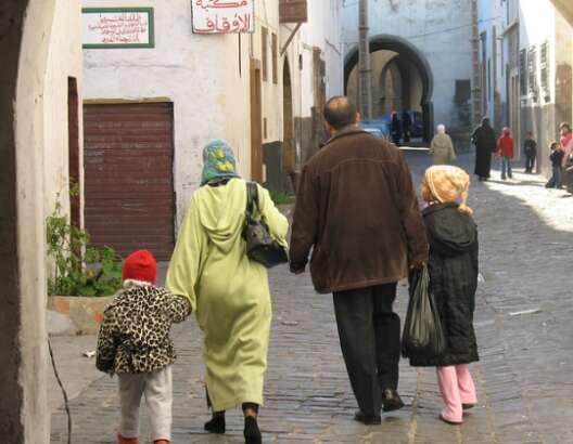 تحولات عميقة في بنية الأسرة المغربية تقلص الحجم وتصاعد الشيخوخة وتغير أنماط التضامن 