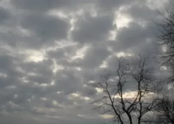 الأحد.. أجواء غائمة وقطرات مطرية بهذه المناطق