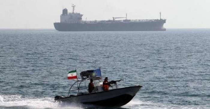 طهران ترد بقوة: الحصار الأمريكي قرصنة وتهديد بتوسيع دائرة المواجهة 