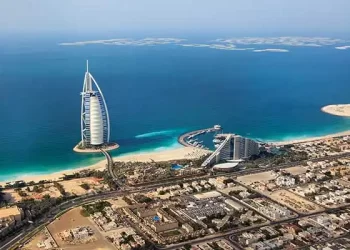برج العرب يغلق أبوابه لأول مرة منذ افتتاحه… تجديد شامل وسط تحديات السياحة