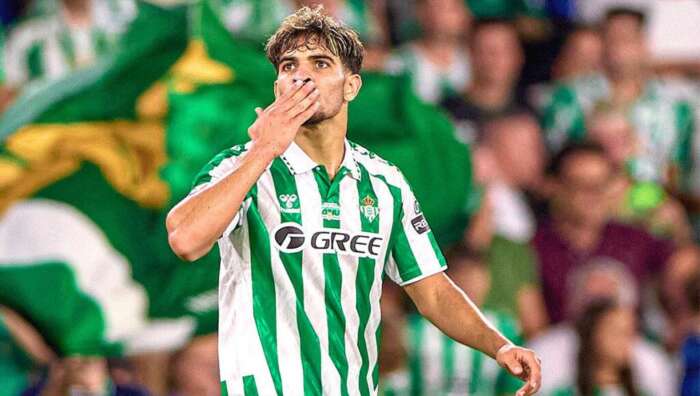 الزلزولي يقترب من الرحيل عن بيتيس وسط اهتمام أوروبي كبير 