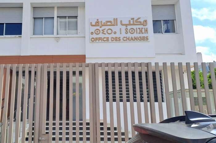 تحقيقات موسعة تكشف شبكة لتهريب أموال نحو الخارج 