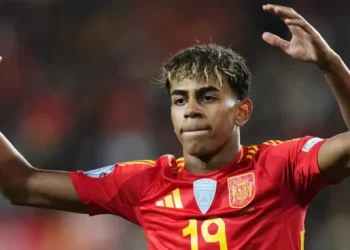 لامين يامال يندد بهتافات مسيئة للإسلام في الملاعب