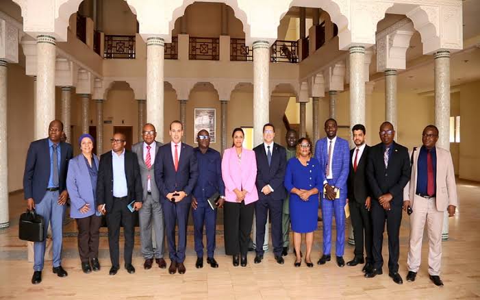 دبلوماسيون أفارقة يطلعون على الدينامية التي يقودها جلالة الملك في الأقاليم الجنوبية 