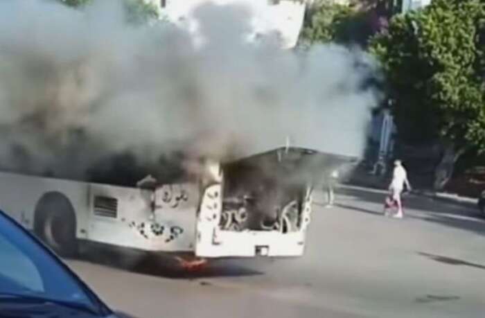 وجدة.. اندلاع حريق داخل حافلة للنقل الحضري واستنفار لإنقاذ الركاب 