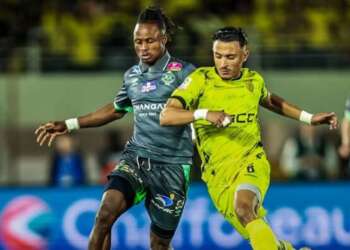 الرجاء يعود بانتصار ثمين من فاس ويتصدر الترتيب