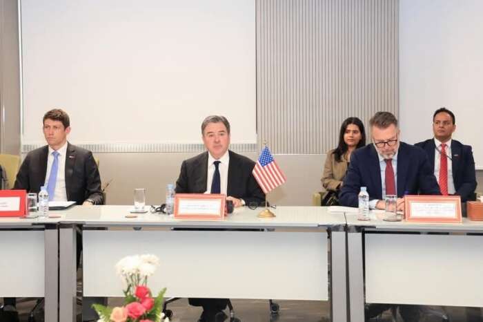 السفير الأمريكي يؤكد متانة الشراكة الاقتصادية بين المغرب وواشنطن عبر اتفاق التبادل الحر 