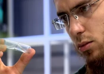 مخترع مغربي يحصل على براءة اختراع يابانية لأول جهاز لتصفية الكريات البيضاء داخل الأوعية الدموية