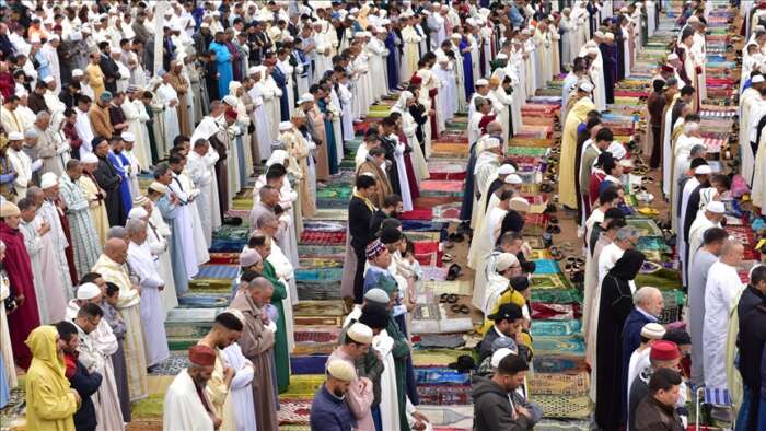 إقبال كثيف على مصليات العيد بالمغرب وخطب موحدة تدعو للتقوى والتضامن وصلة الرحم 