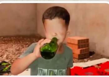 «ما تقيش ولدي» تستنكر إجبار طفل على شرب مادة مسكرة وتطالب بالمحاسب