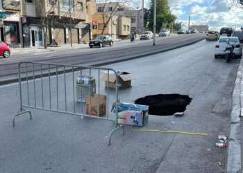 حفرة في رصيف بفاس تقود الجماعة إلى القضاء والتعويض