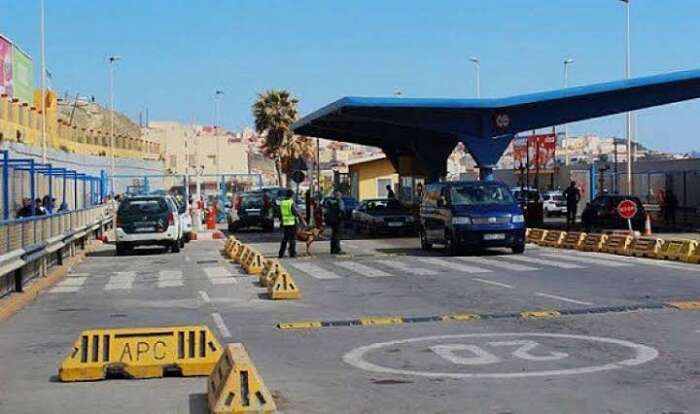 إسبانيا تنفي إغلاق المعابر مع المغرب وتؤكد استمرار حركة العبور بشكل عادي 