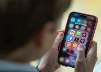 الإمارات تلتحق بموجة تقييد استخدام الأطفال للتواصل الاجتماعي وتحدد سن 15 عاما كحد أدنى