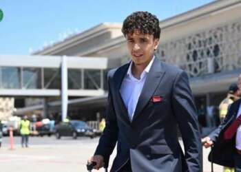 رغم غيابه عن اللائحة.. علي معمر يرافق بعثة المغرب إلى المونديال