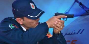 تدخل أمني بأزرو يضطر شرطياً لاستخدام سلاحه الوظيفي لتوقيف شخص هاجم عناصر الأمن وكلباً شرساً