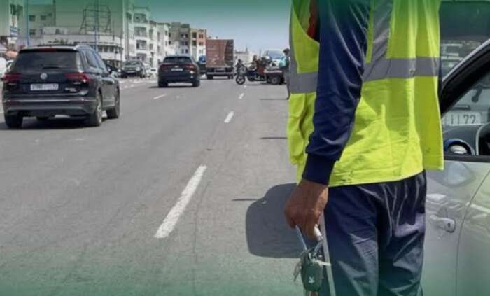 ظاهرة التسول وأصحاب السترات الصفراء تغزو بعض شوارع تطوان مرتيل والمضيق خلال فصل الصيف 