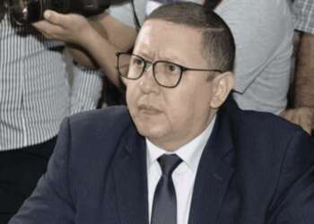 التفاهة والعبث في السياسة : عندما تتحول السلطة السياسية من مشروع لبناء المجتمع إلى مسرح للاستعراض 