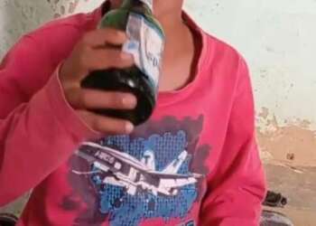 توقيف شخص ضواحي الريش بعد ظهوره في فيديو يقدم مواد كحولية لطفل قاصر